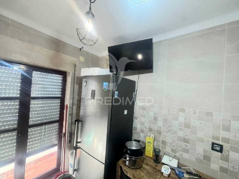 Duplex t4 com garagem e terraço,santiago do cacém.