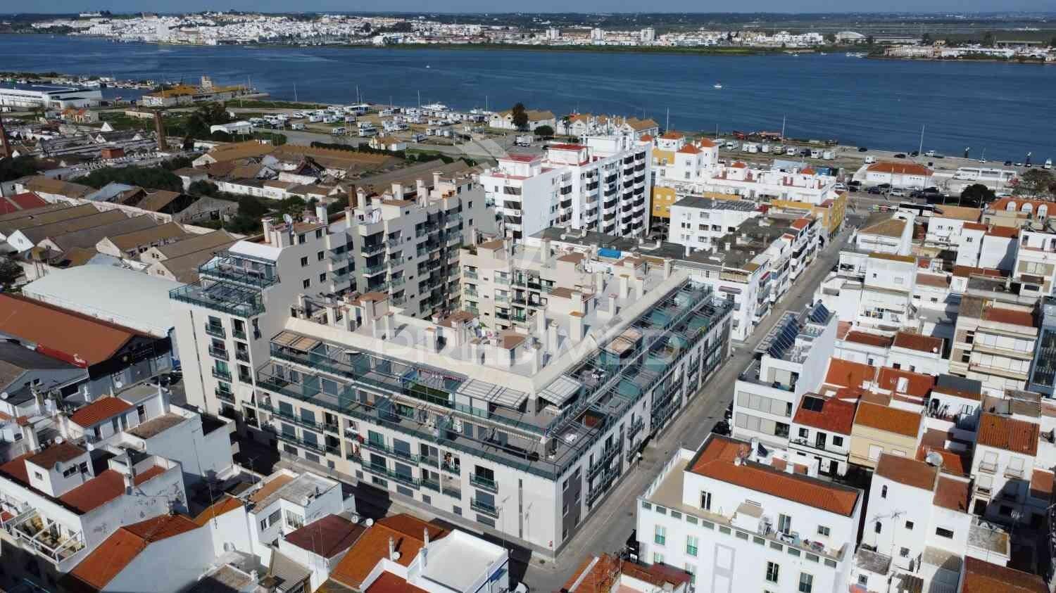 Magnífico t1, central, com um terraço, vista rio e garagem