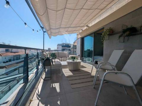 Magnífico t1, central, com um terraço, vista rio e garagem