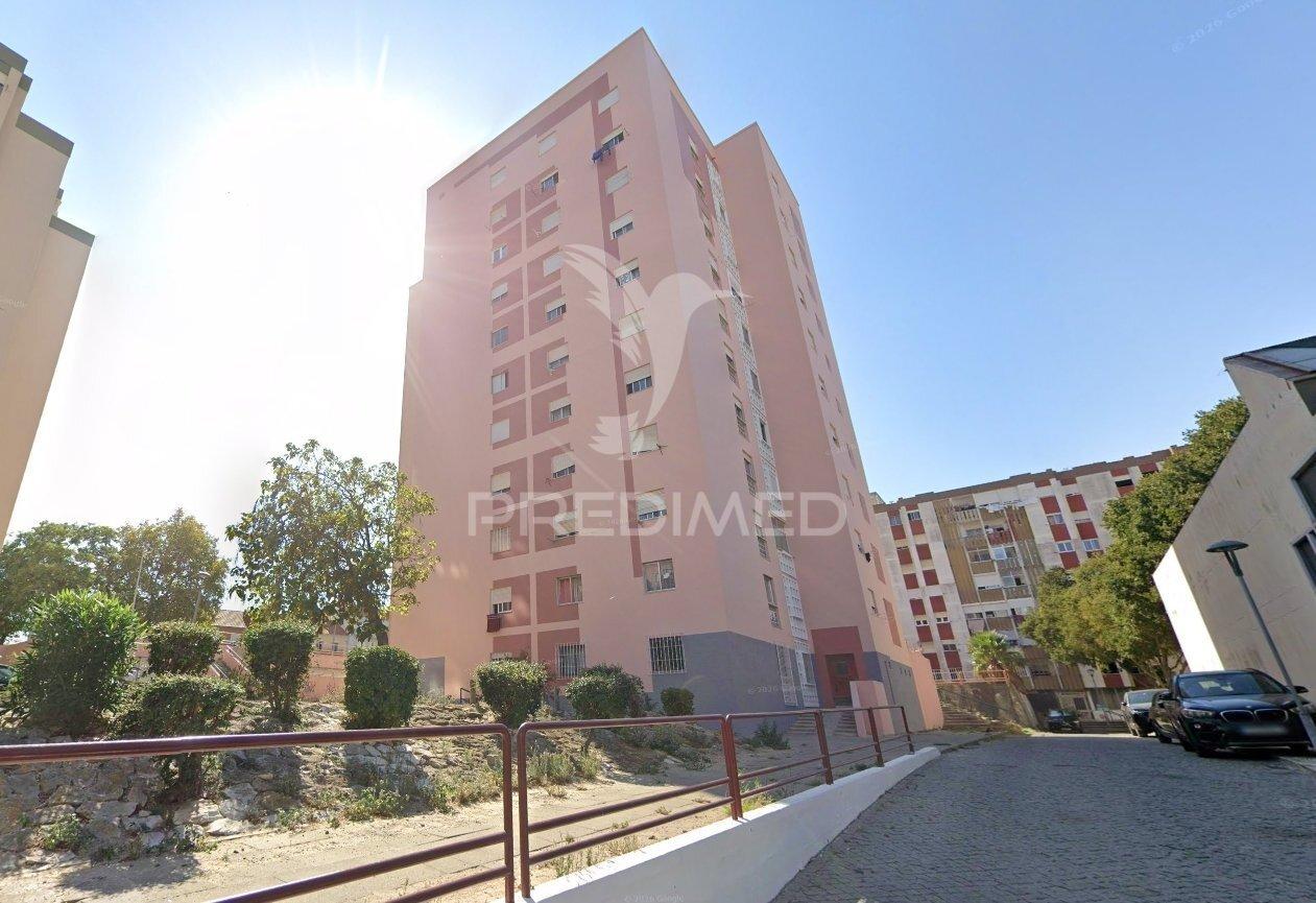 Oportunidade investimento t2 bairro são francisco-setúbal em são sebastião
