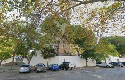 Oportunidade investimento t2 bairro são francisco-setúbal em são sebastião