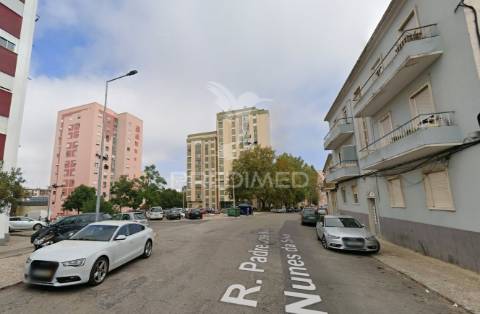 Oportunidade investimento t2 bairro são francisco-setúbal em são sebastião