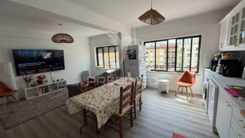 Apartamento t2 renovado com estacionamento – pronto a habitar -junto ao hospital