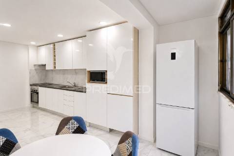 T3 com varandas e cozinha remodelada - montijo