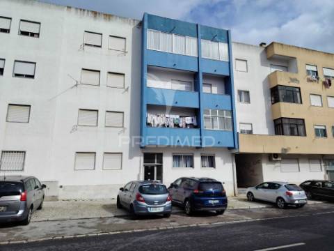 T2 na baixa da banheira com garagem