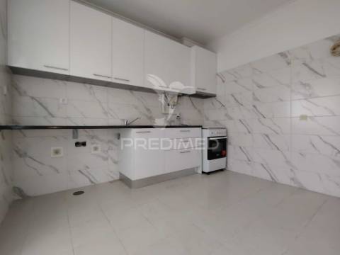 T2 na baixa da banheira com garagem