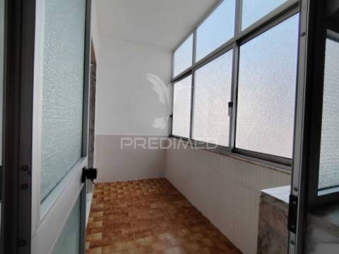 T2 na baixa da banheira com garagem
