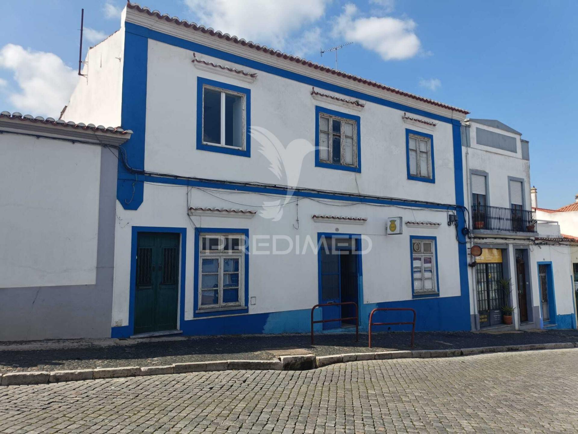 Espaço comercial localizado em beja, para reconstrução