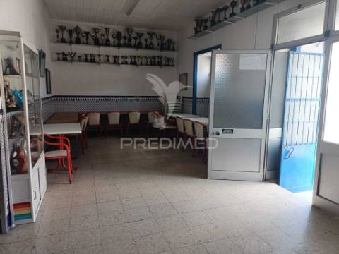 Espaço comercial localizado em beja, para reconstrução