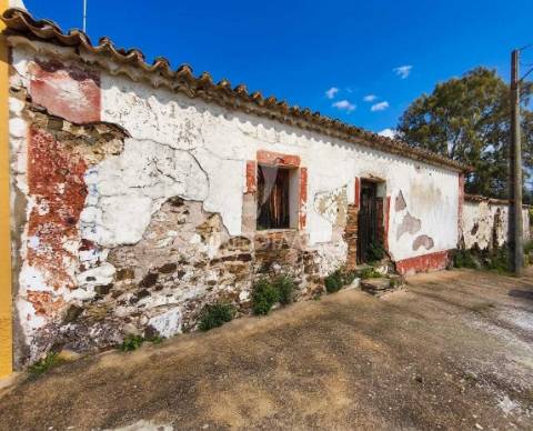 Oportunidade de reabilitação – casa com terreno em mesquita, alentejo