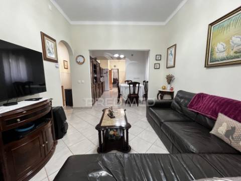 Moradia t3 com em terreno de 300m²  | vila nova da barquinha