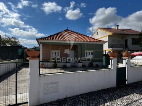 Moradia t3 com em terreno de 300m²  | vila nova da barquinha