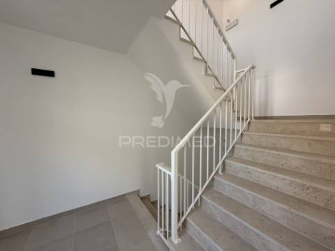 Apartamento t2 novo com garagem no centro de alcanena