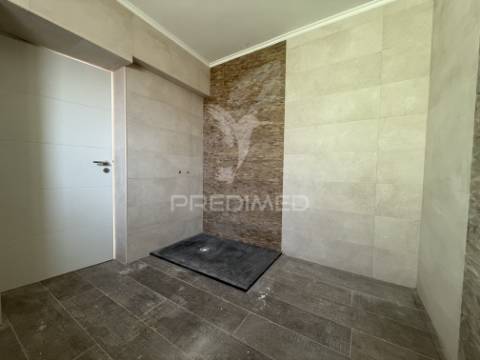 Apartamento t2 novo com garagem no centro de alcanena