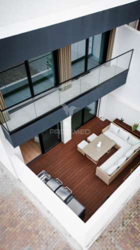 Moradia contemporânea t3 em olhão | design minimalista e pátio privativo