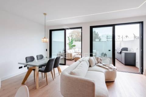 Moradia contemporânea t3 em olhão | design minimalista e pátio privativo