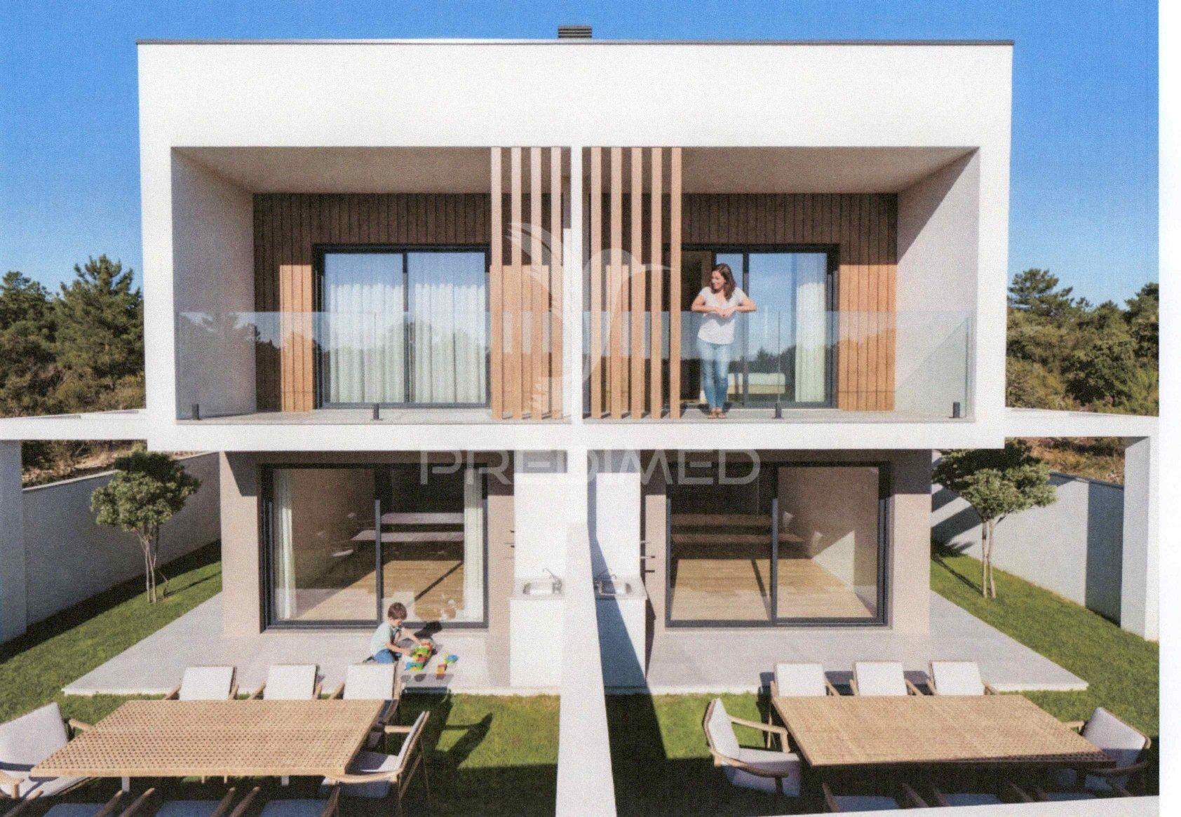 2 suítes (20,31 e 17,51m2), churrasqueira, sala c/ excelente exposição solar
