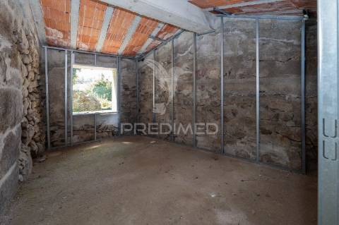 Moradia térrea em pedra t3 — estrutura completa em pousada (600 m²) — licença cm braga