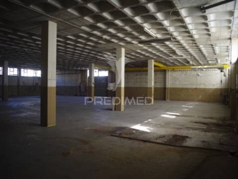 Venda armazém industrial com logradouro, queluz oeiras