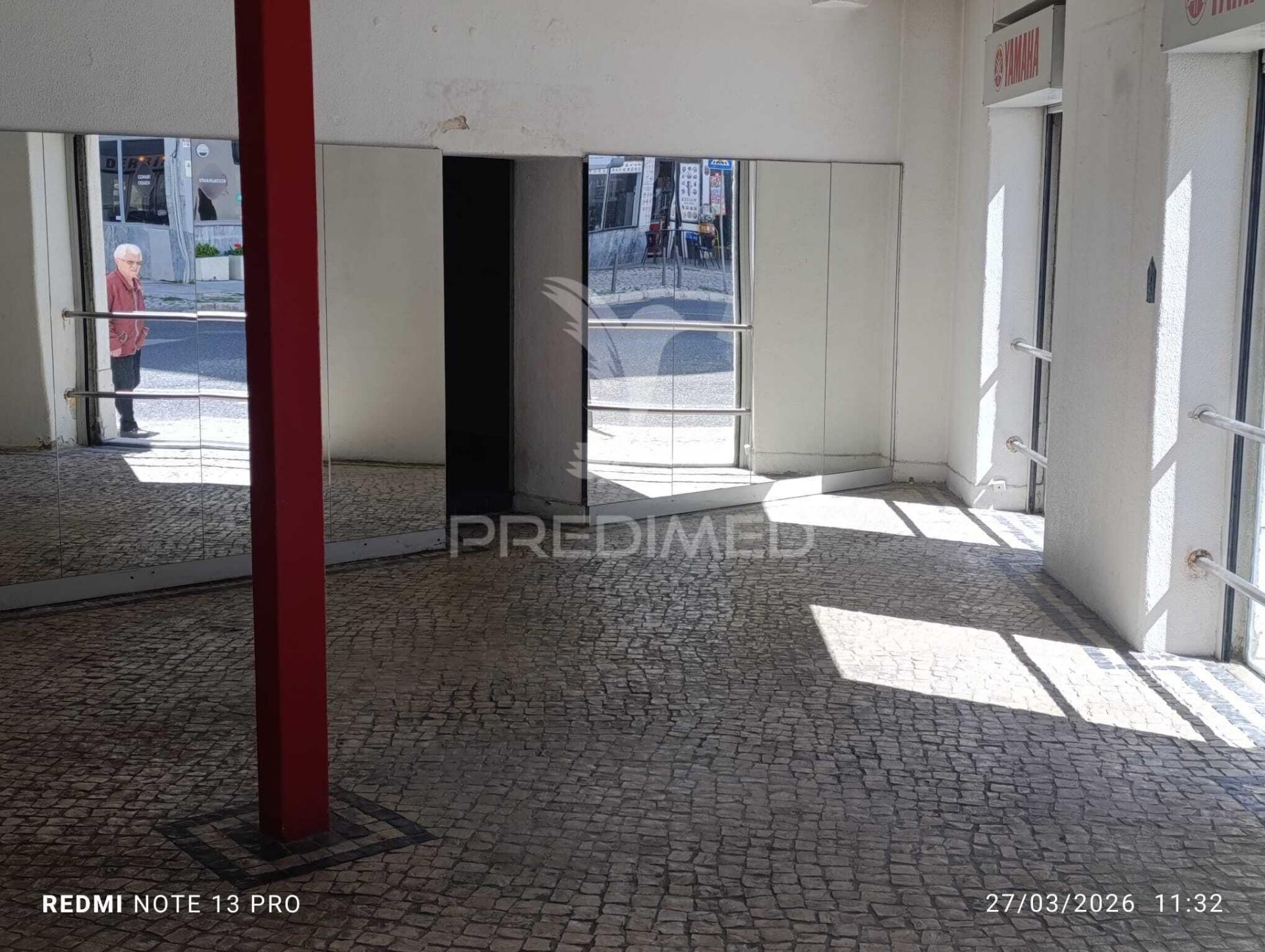 Loja para arrendamento de 144m2 ( num cruzamento c./ 4 montras ) » zona central – quatro caminhos | setúbal