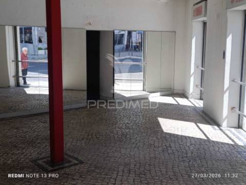 Loja para arrendamento de 144m2 ( num cruzamento c./ 4 montras ) » zona central – quatro caminhos | setúbal