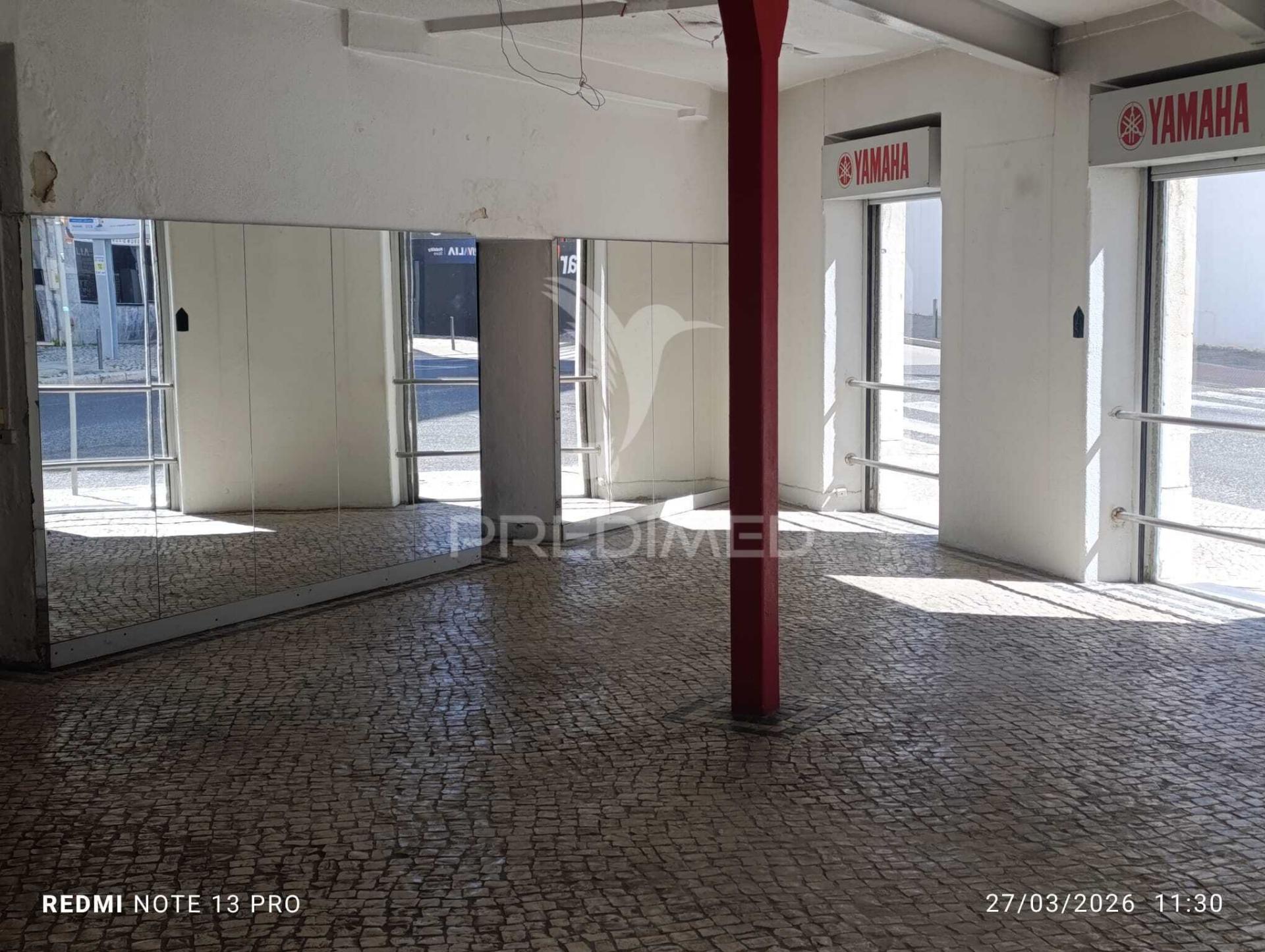 Loja para arrendamento de 144m2 ( num cruzamento c./ 4 montras ) » zona central – quatro caminhos | setúbal