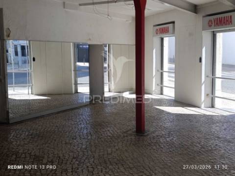 Loja para arrendamento de 144m2 ( num cruzamento c./ 4 montras ) » zona central – quatro caminhos | setúbal