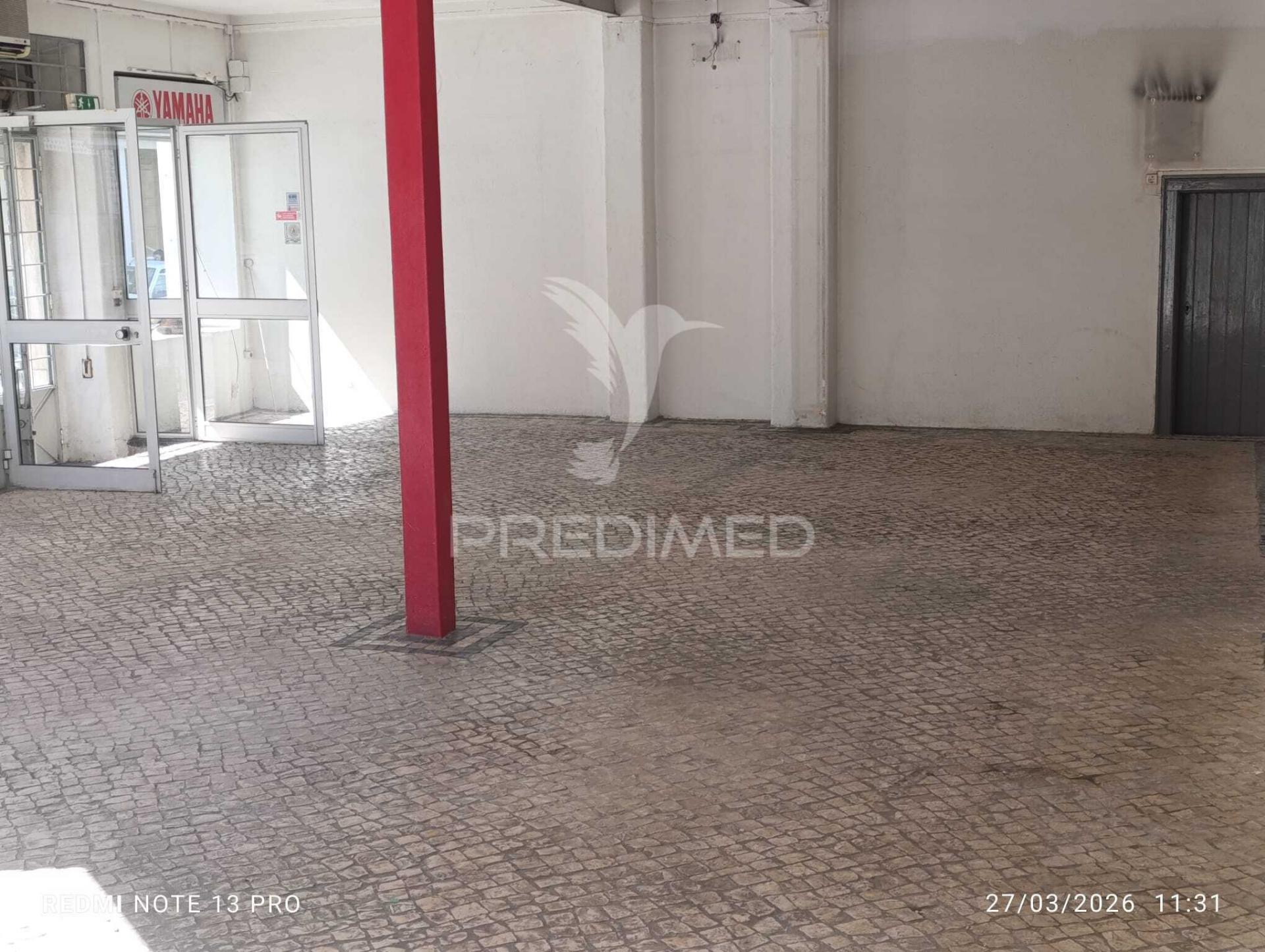 Loja para arrendamento de 144m2 ( num cruzamento c./ 4 montras ) » zona central – quatro caminhos | setúbal