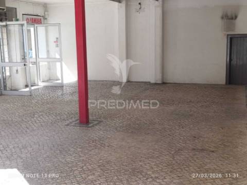 Loja para arrendamento de 144m2 ( num cruzamento c./ 4 montras ) » zona central – quatro caminhos | setúbal