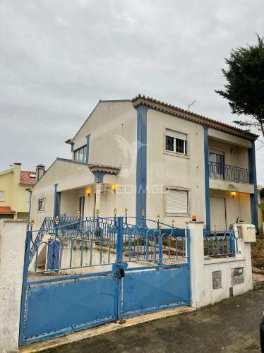 Moradia t4 com garagem para arrendamento,torres vedras, silveira.