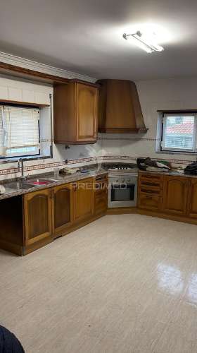 Moradia t4 com garagem para arrendamento,torres vedras, silveira.