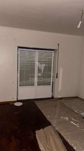 Moradia t4 com garagem para arrendamento,torres vedras, silveira.