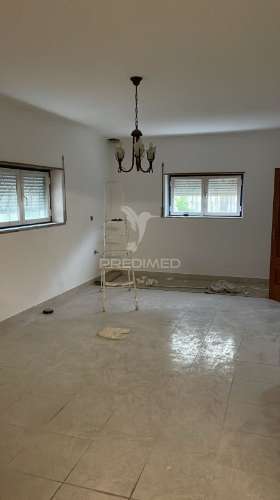 Moradia t4 com garagem para arrendamento,torres vedras, silveira.