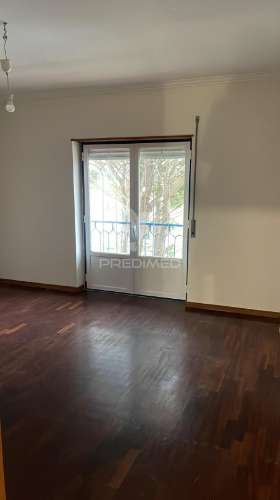 Moradia t4 com garagem para arrendamento,torres vedras, silveira.