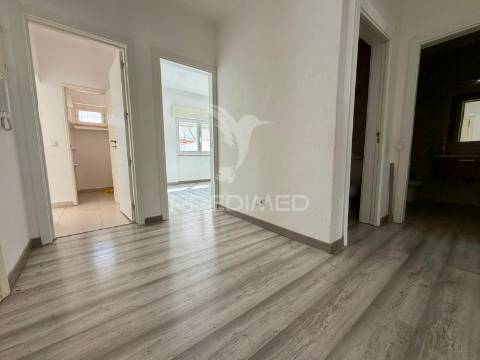 Apartamento t3 com quintal setúbal