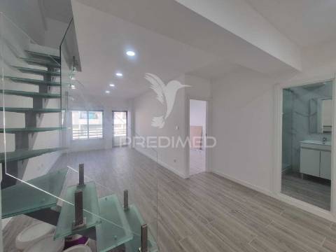 Apartamento  duplex na costa da caparica