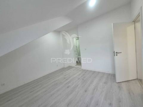 Apartamento  duplex na costa da caparica