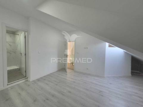 Apartamento  duplex na costa da caparica