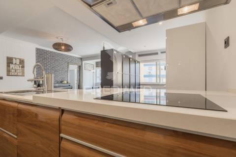 Amplo t1 remodelado com closet e open space | perto da praia e do comboio