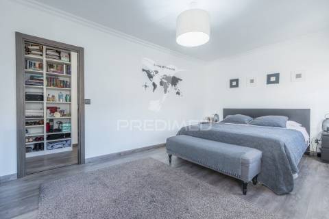 Amplo t1 remodelado com closet e open space | perto da praia e do comboio