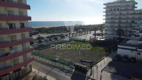 T2 em monte gordo, em edifício na 2ª linha com piscina
