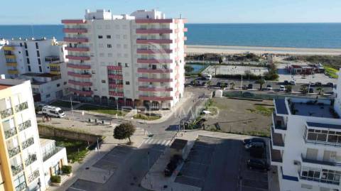 T2 em monte gordo, em edifício na 2ª linha com piscina