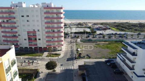 T2 em monte gordo, em edifício na 2ª linha com piscina