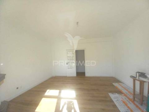 Apartamento t2 remodelado em abrantes