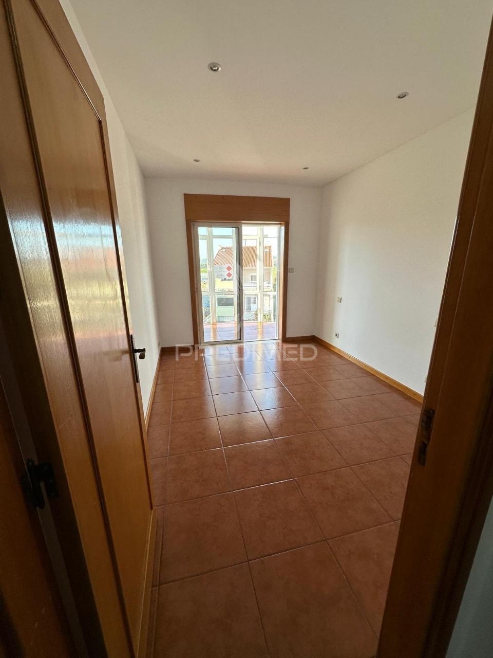 Elegante apartamento t3 no mindelo com excelente luminosidade
