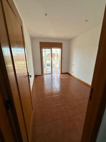 Elegante apartamento t3 no mindelo com excelente luminosidade