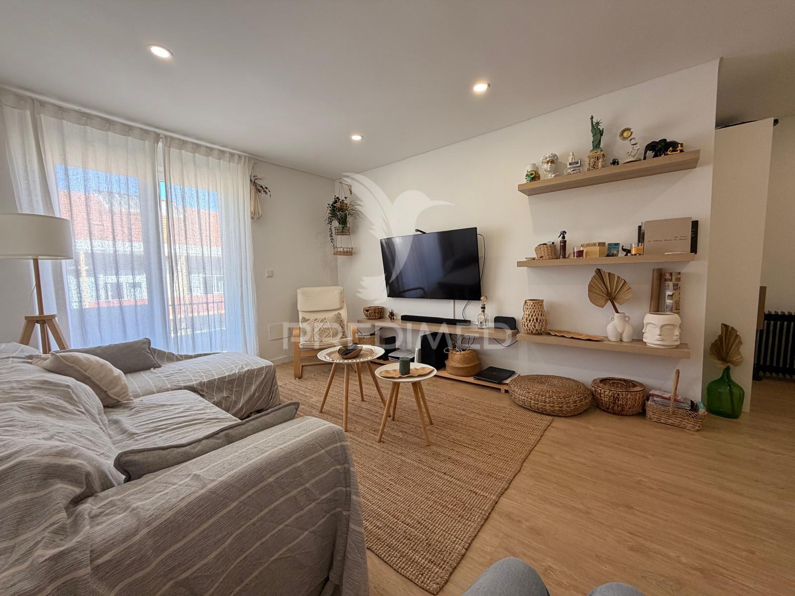 Apartamento t2 renovado no centro de palmela