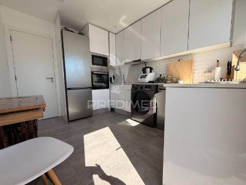 Apartamento t2 renovado no centro de palmela