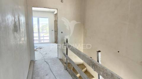 2 suítes, cozinha equipada, ar cond. completo, open space: 35m2