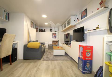 Moradia t3 com espaço exterior na areosa, porto